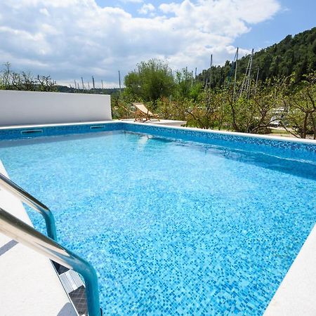 Mila And Jurija Formenti 2 Apartments In Heart Of Nautic Marina, With Heated Swimming Pool, Bikes, Sup, Kajak Skradin Bagian luar foto