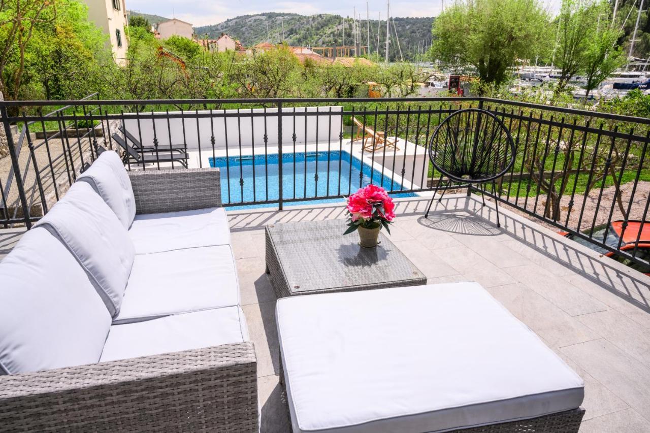 Mila And Jurija Formenti 2 Apartments In Heart Of Nautic Marina, With Heated Swimming Pool, Bikes, Sup, Kajak Skradin Bagian luar foto