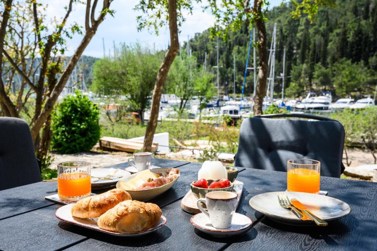 Mila And Jurija Formenti 2 Apartments In Heart Of Nautic Marina, With Heated Swimming Pool, Bikes, Sup, Kajak Skradin Bagian luar foto