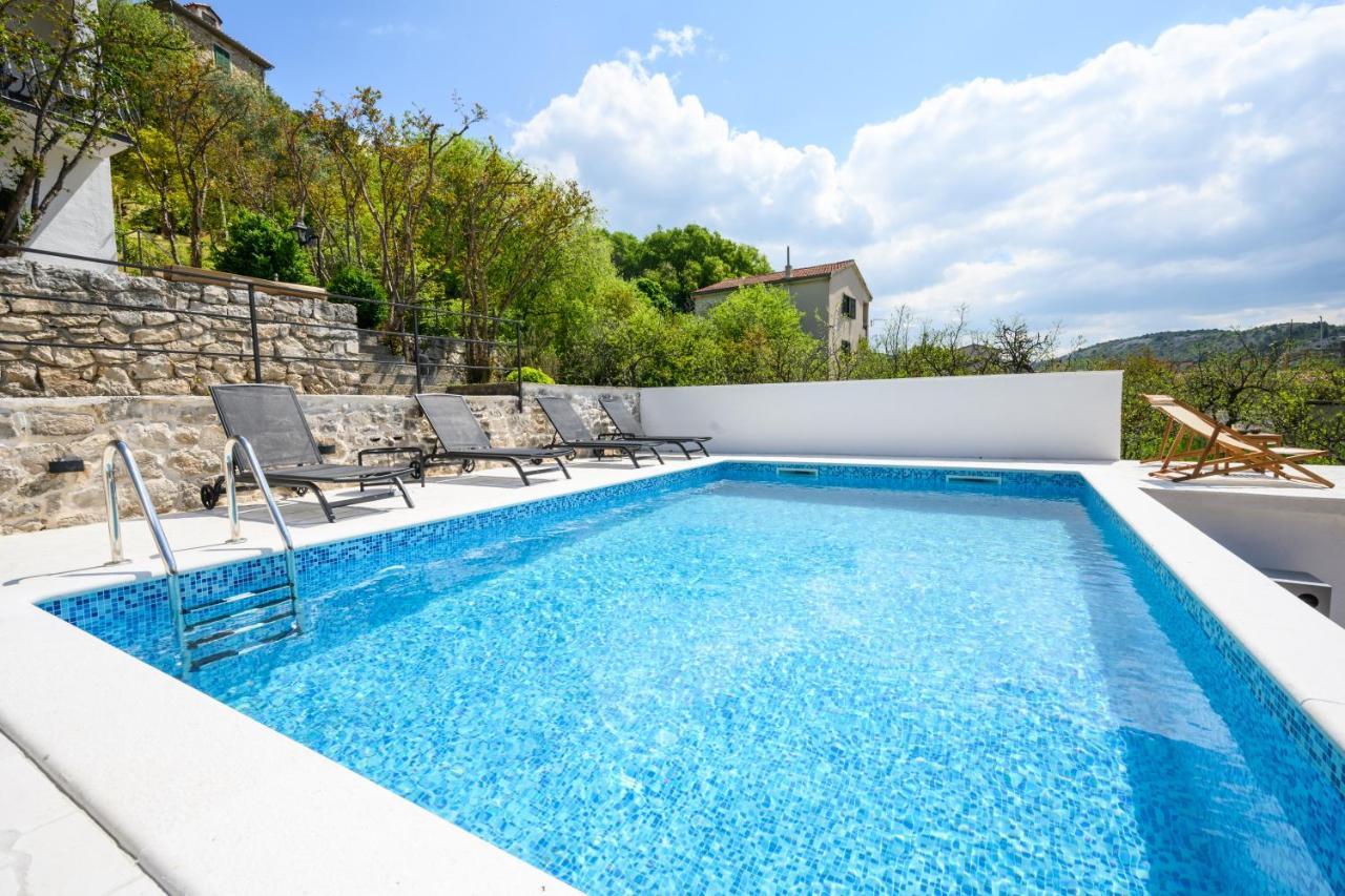 Mila And Jurija Formenti 2 Apartments In Heart Of Nautic Marina, With Heated Swimming Pool, Bikes, Sup, Kajak Skradin Bagian luar foto