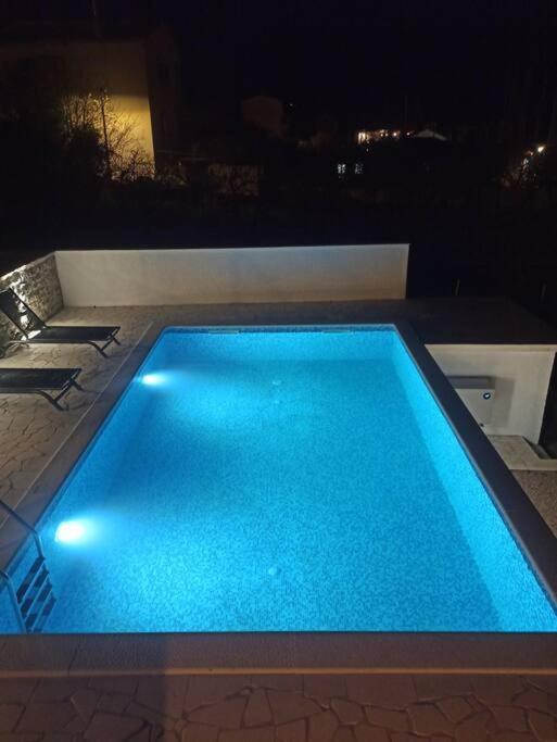 Mila And Jurija Formenti 2 Apartments In Heart Of Nautic Marina, With Heated Swimming Pool, Bikes, Sup, Kajak Skradin Bagian luar foto