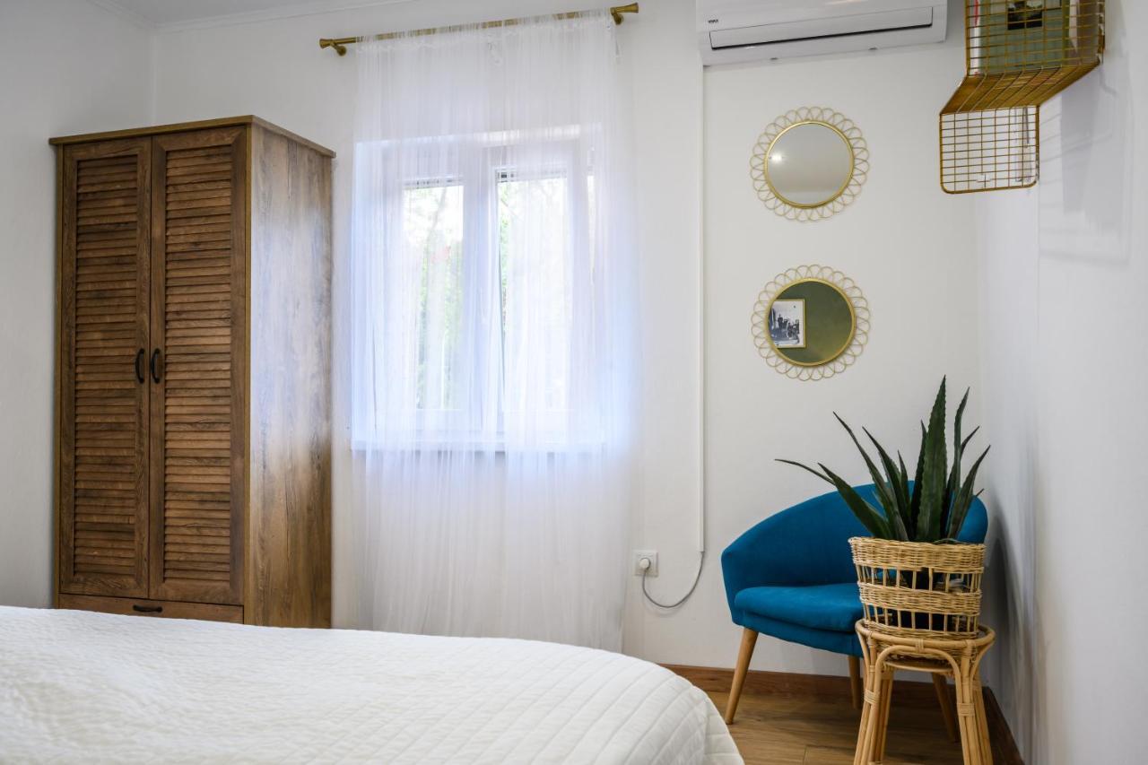 Mila And Jurija Formenti 2 Apartments In Heart Of Nautic Marina, With Heated Swimming Pool, Bikes, Sup, Kajak Skradin Bagian luar foto