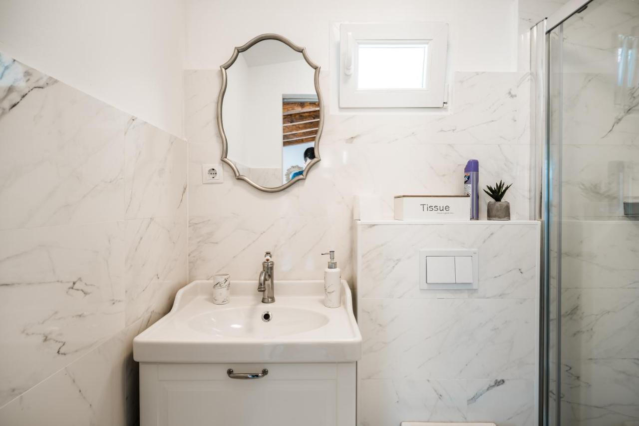 Mila And Jurija Formenti 2 Apartments In Heart Of Nautic Marina, With Heated Swimming Pool, Bikes, Sup, Kajak Skradin Bagian luar foto